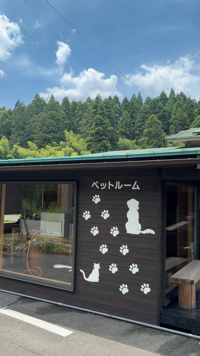 ペットルームは、母屋とは別の建物になっています