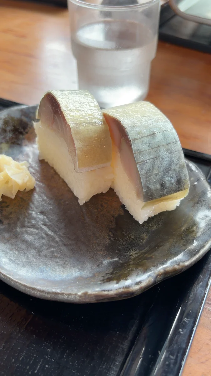 鯖ずし2貫。この日の鯖は「朽木」でした